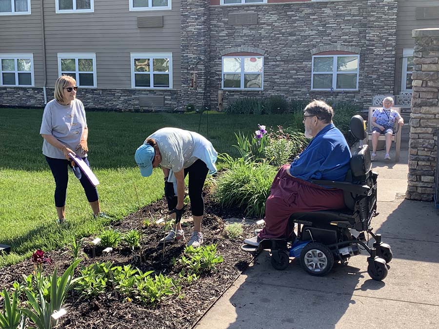 Master Gardeners work with residents at Assisted Living Garden in Wyandotte County