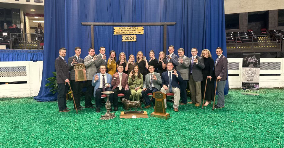 Group photo of k-state livestock judging team at national contest in Louisville Kentucky Group photo of k-state livestock judging team at national contest in Louisville Kentucky