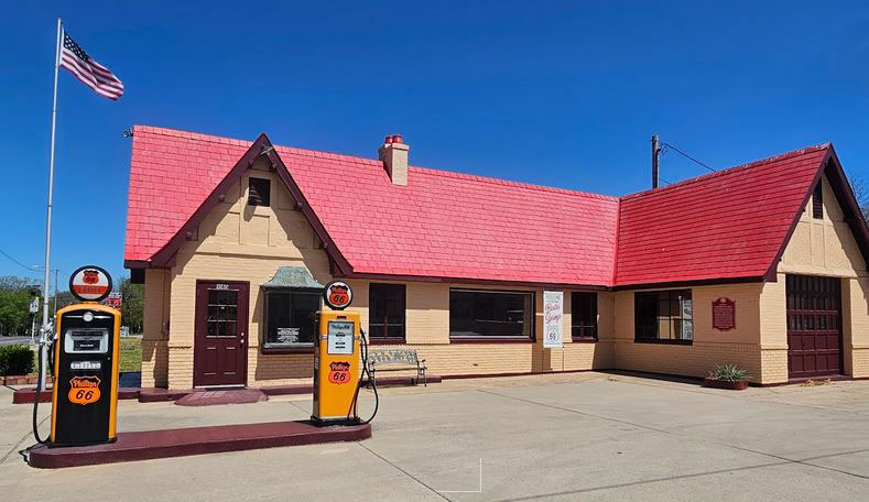 Route 66 Visitor's Center, Baxter Springs, front of building